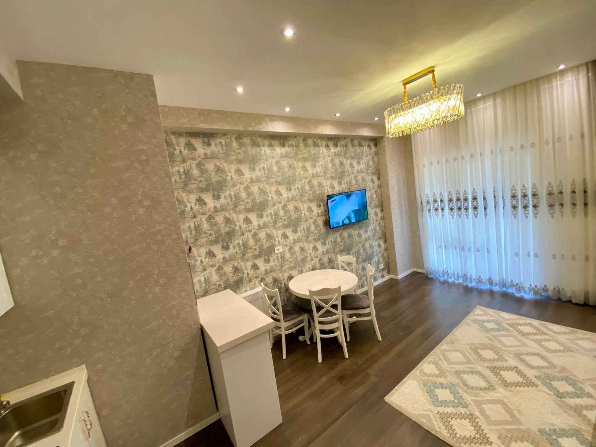 White Deluxe * Baku